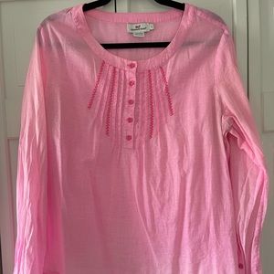 Pink vineyard vines blouse. Light airy and perfect for spring/summer!